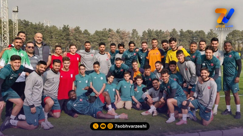 دیدار انگیزشی تیم پرسپولیس با ورزشکاران پاراشنای نابینایان