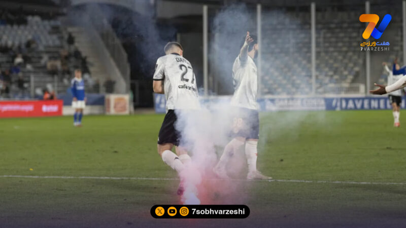 آسیب‌دیدگی بازیکن با بمب آتش‌زا؛ تماشاگران باستیا مجازات می‌شوند