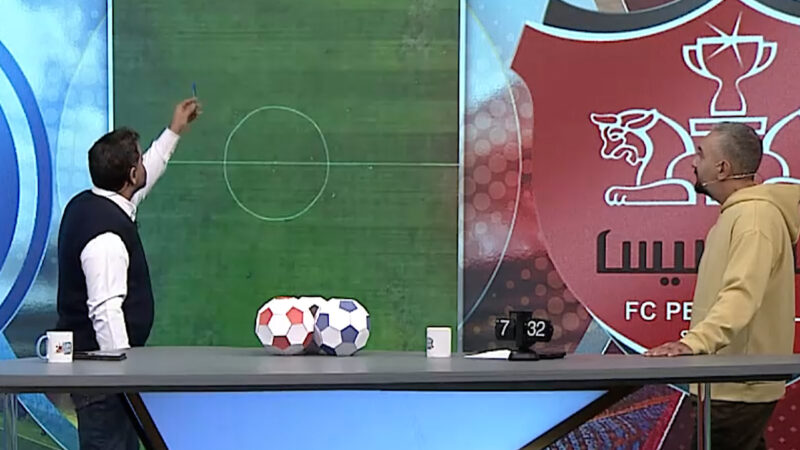 وضعیت نابسامان چمن ورزشگاه امام خمینی اراک که میزبان دربی بود