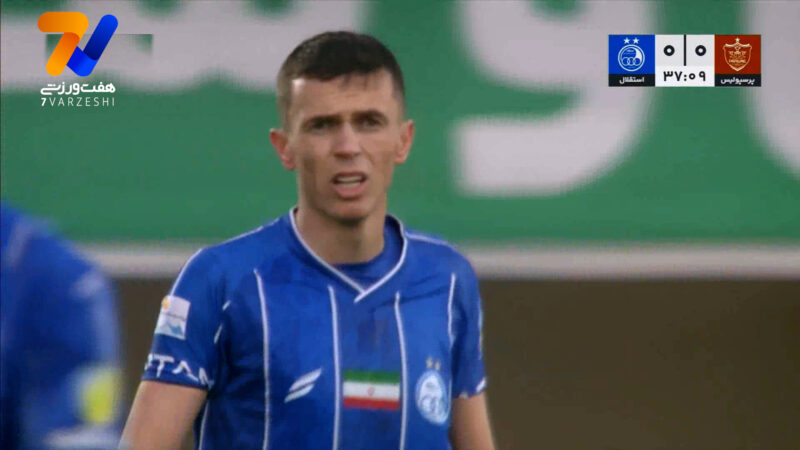 شوت خطرناک آسانی از کنار دروازه پرسپولیس به بیرون رفت