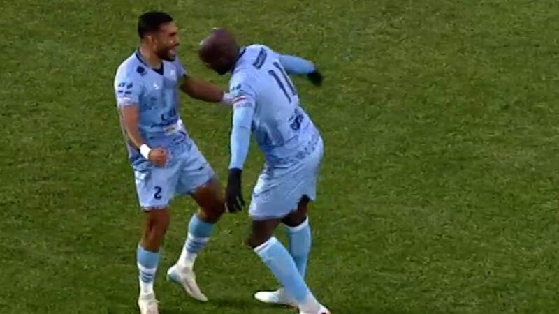 گل اول چادرملو به استقلال خوزستان توسط رنی سیمیسترا