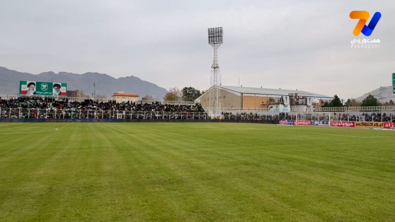 تختی خرم آباد دو ساعت مانده به بازی خیبر – استقلال تکمیل شد