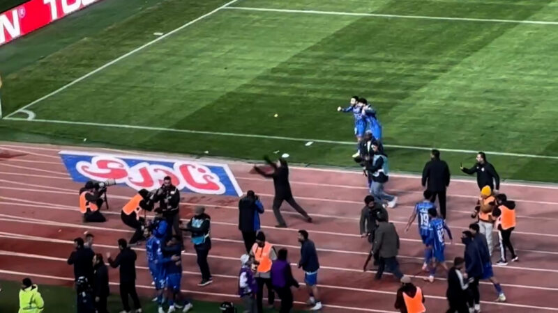 شادی خاص ساپینتو با هواداران بعد از پایان بازی