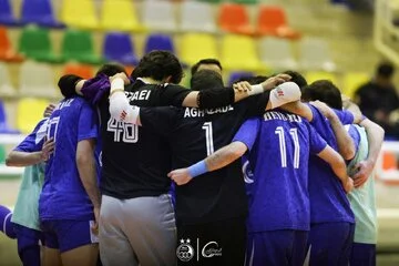 عکس معنوی استقلالی‌ها در حرم امام رضا (ع)