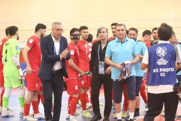 لوگوی قهرمان آسیا روی لباس ایران