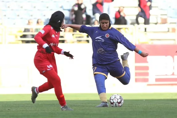 آزمون بزرگ در خانه خاتون؛ سرخ‌ها به دنبال توقف صدرنشین