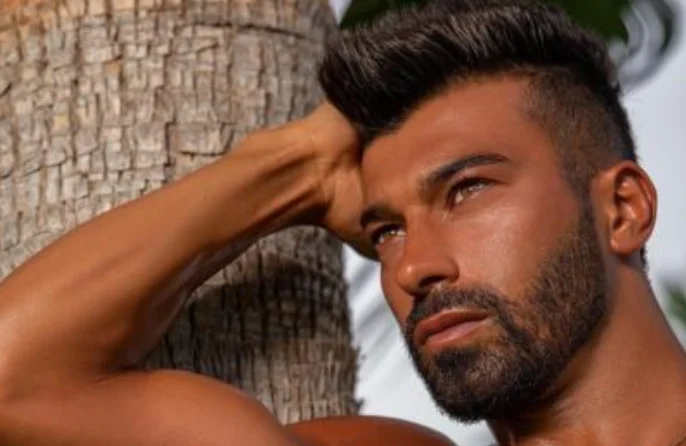 نگاهی به موتور زرد رنگ رامین رضاییان