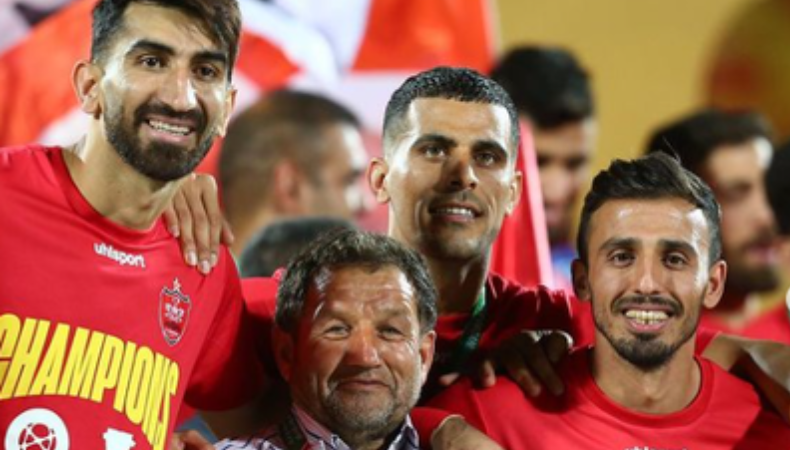 نگاه ورزشی| بوسه سعید صادقی بر دستان پدر