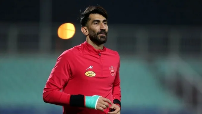 رونمایی از مجسمه علیرضا بیرانوند دروازه‌بان معروف