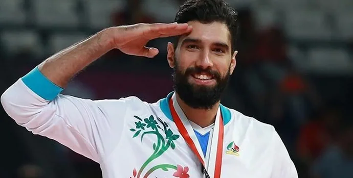 نگاهی به میز صبحانه محمد موسوی ستاره والیبال در کنار مادرش