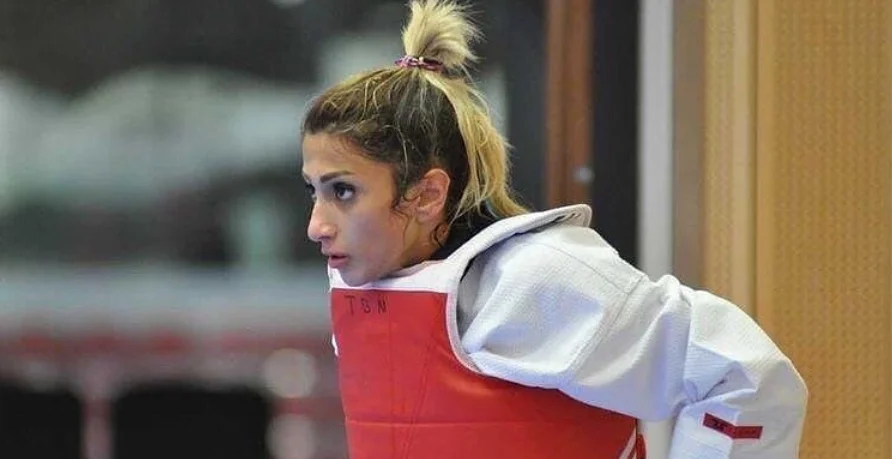 بیوگرافی دینا پوریونس تکواندوکار ایرانی‌ ـ‌ هلندی