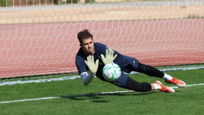 عکس| شیرجه خلیفه گلر تیم المپیک ایران