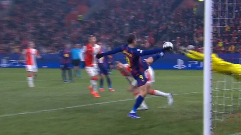 گل چهارم بارسلونا به اسلاویاپراگ توسط رابرت لواندوفسکی