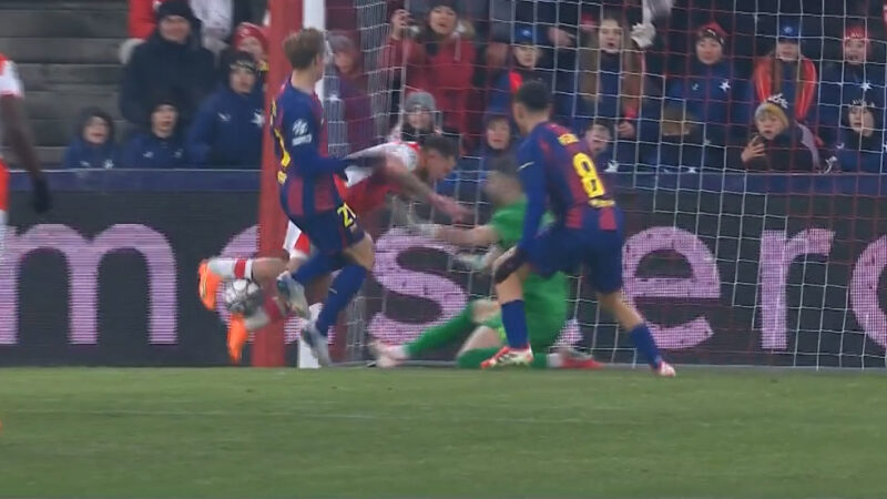 گل اول اسلاویاپراگ به بارسلونا توسط کوزی