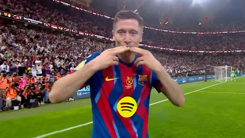 گل دوم بارسلونا به رئال مادرید، زننده گل؛ رابرت لواندوفسکی