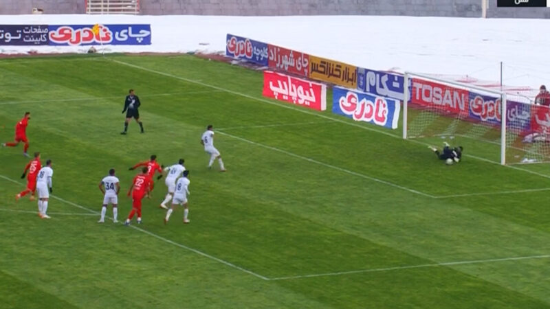 پنالتی برای مس رفسنجان و مهار پنالتی زنده روح توسط بیرانوند