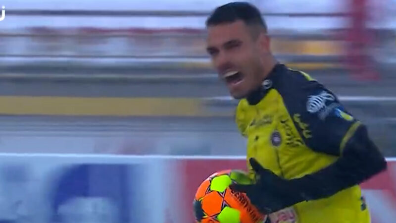 گل اول سپاهان به پرسپولیس با ضربه پنالتی ریکاردو آلوز