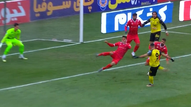 نجات دروازه دیدنی مرتضی پورعلی گنجی روی شوت کاوه رضایی