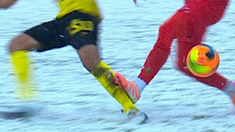 خطای سرگیف روی دانشگر و اخراج از زمین بازی