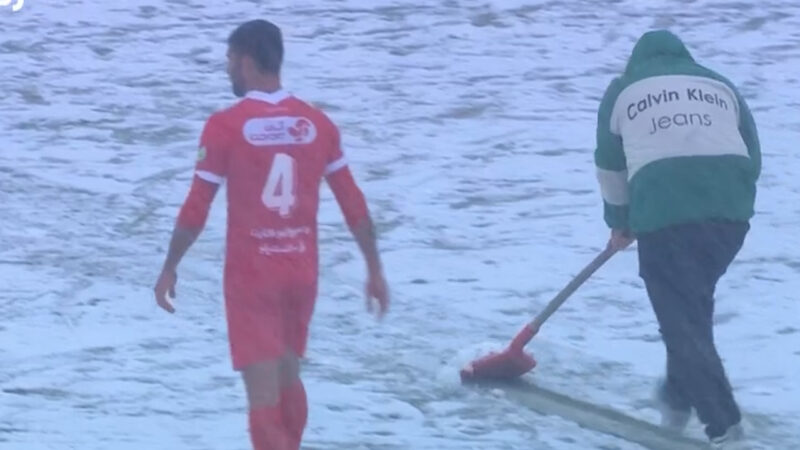 تکنولوژی جدید خط کشی در روزهای برفی لیگ برتر