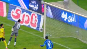 دو موقعیت گلزنی پیاپی برای استقلال که به تیر دروازه برخورد کرد