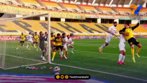 گل مردود سپاهان با اخراج مازیار زارع همراه شد