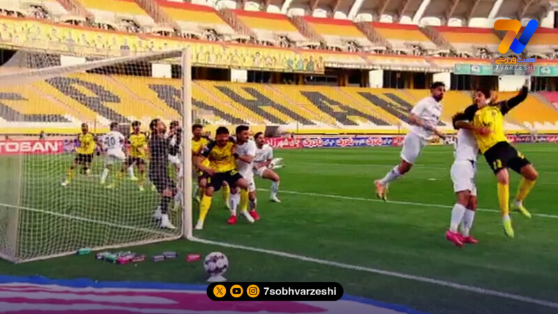 گل مردود سپاهان با اخراج مازیار زارع همراه شد