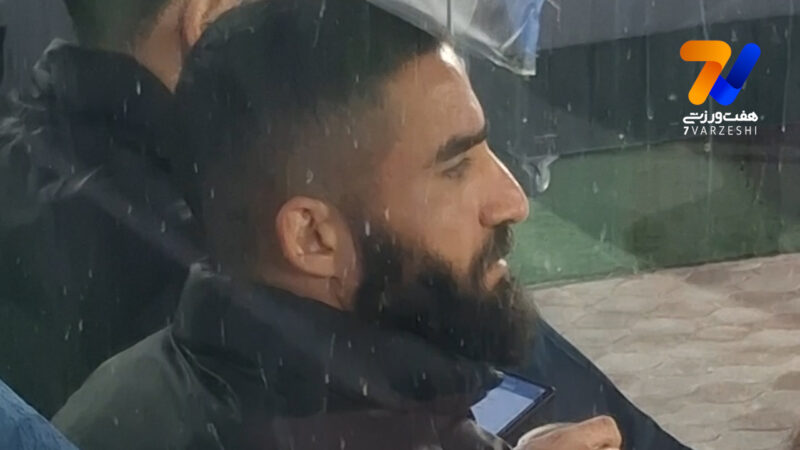 مهرداد محمدی هم دعوت است به تماشای تراکتور – استقلال؛ به صرف چای و قطاب!