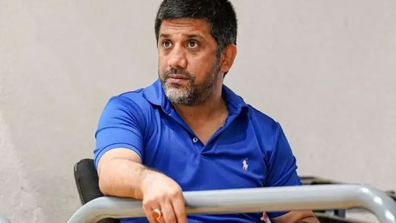 علیرضا دبیر: خوابش را ببینید که من این چفیه را پس بدهم!