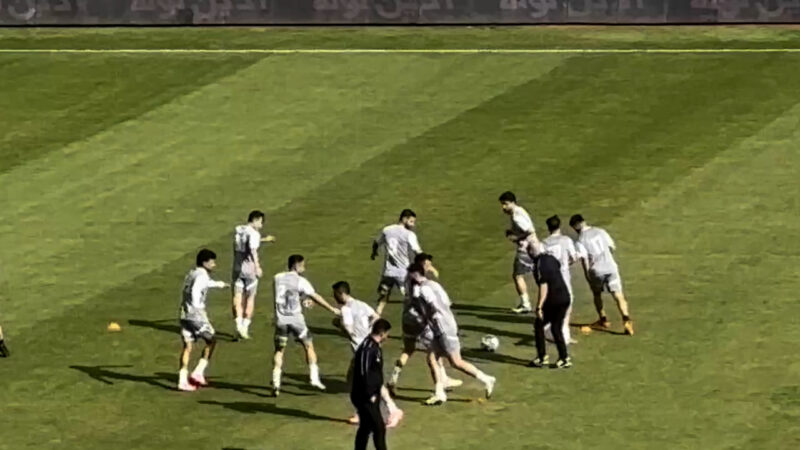 گرم کردن رامین رضاییان با پیراهن شماره ۶۹ فولاد