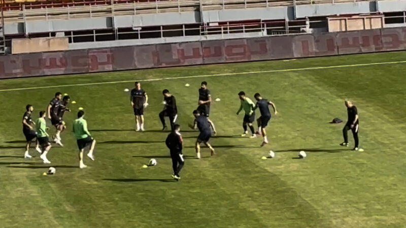 گرم کردن بازیکنان پرسپولیس پیش از بازی با فولاد