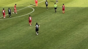 اورونوف از دقایق ابتدایی نیمه اول لنگ لنگان در زمین حضور داشت