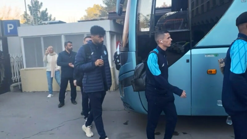 بازیکنان استقلال برای مصاف با سپاهان راهی نقش جهان شدند