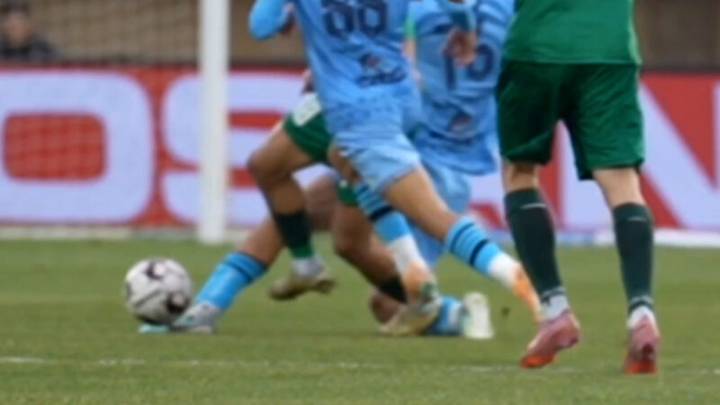 چادرملو سند رو کرد؛ بازیکن شمس آذر باید اخراج می شد