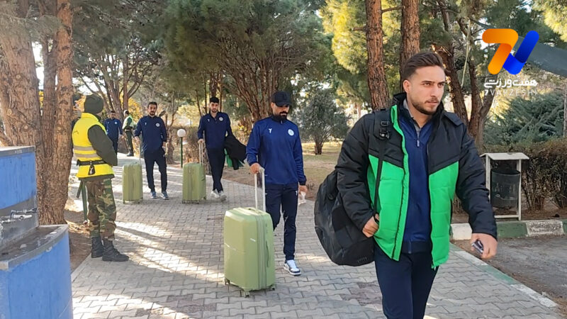 ورود تیم ذوب آهن به ورزشگاه فولادشهر