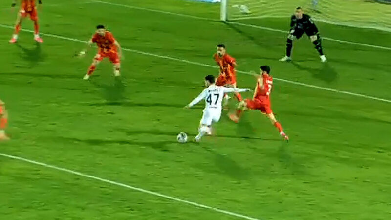 گل دوم ملوان به فولاد توسط مجتبی فخریان