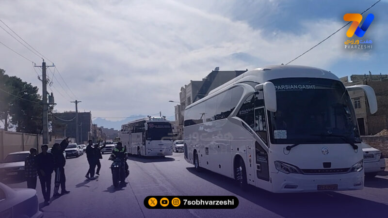 ورود بازیکنان استقلال به ورزشگاه شهید نصیری یزد