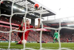 خفن‌ترین لحظات نجات توپ از روی خط دروازه / وقتی مدافعین جور دروازه‌بان را می‌کشند - فوتبال