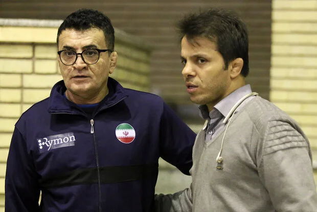 تقابل بنا با کشتی‌گیران ایرانی