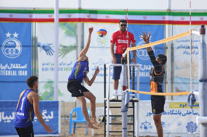 پیکان بندر دیر و فولاد هرمزگان به فینال لیگ برتر والیبال ساحلی رسیدند