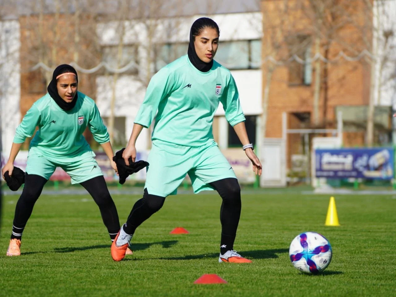 ملی‌پوشان فوتبال زنان با توپ رسمی جام ملت‌های آسیا تمرین کردند