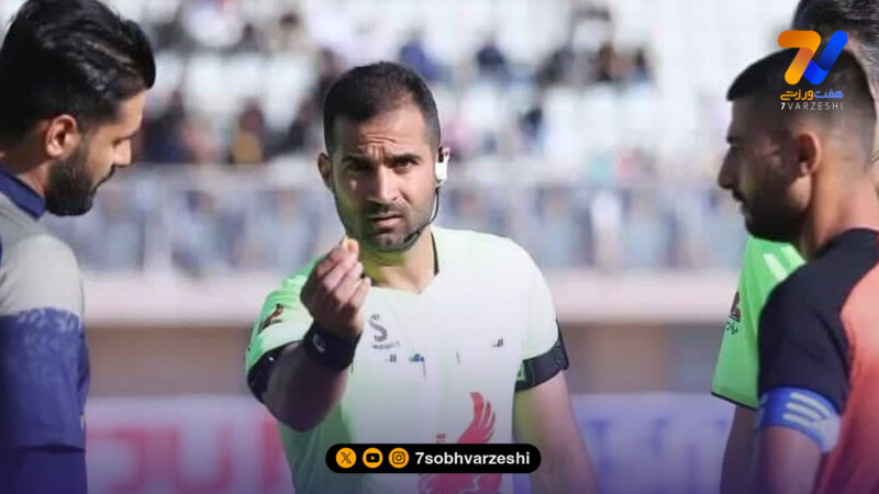 سام بازی استقلال را سوت می‌زند