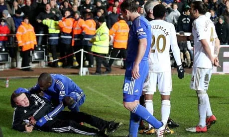 ویدیو| کل‌کل جنجالی ستاره‌های فوتبال با توپ جمع‌کن‌ها؛ از خشم یورگن کلوپ تا کتک‌کاری ادن هازارد