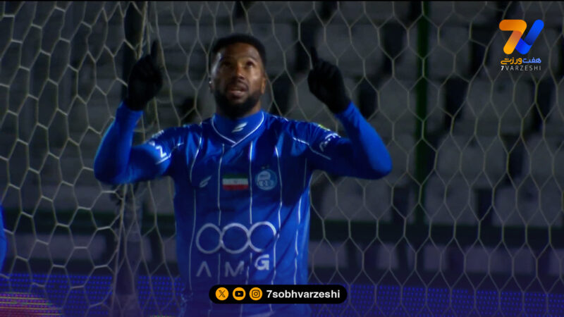 گل سوم استقلال به شمس آذر توسط نازون