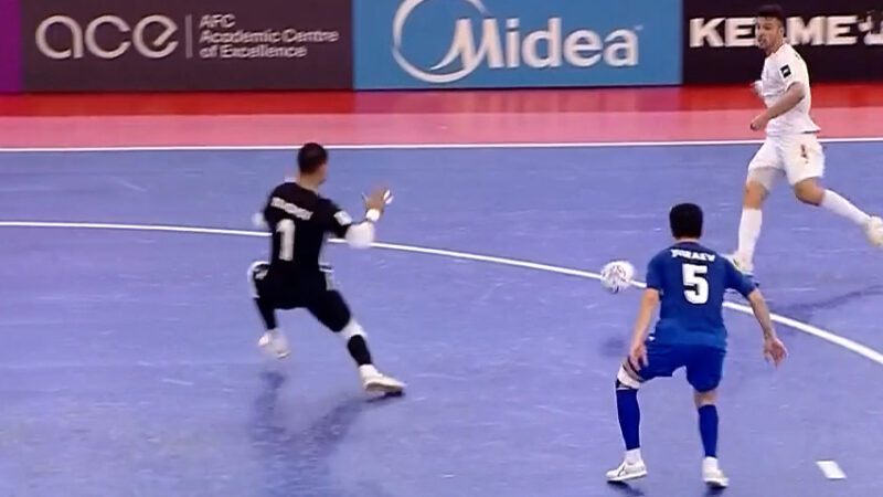 گل هفتم فوتسال ایران به ازبکستان توسط حسین سبزی
