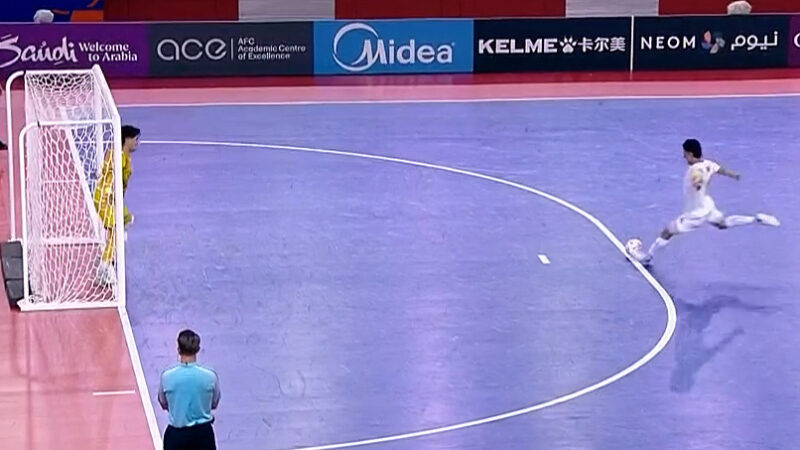 گل سوم فوتسال ایران به افغانستان توسط حسین طیبی