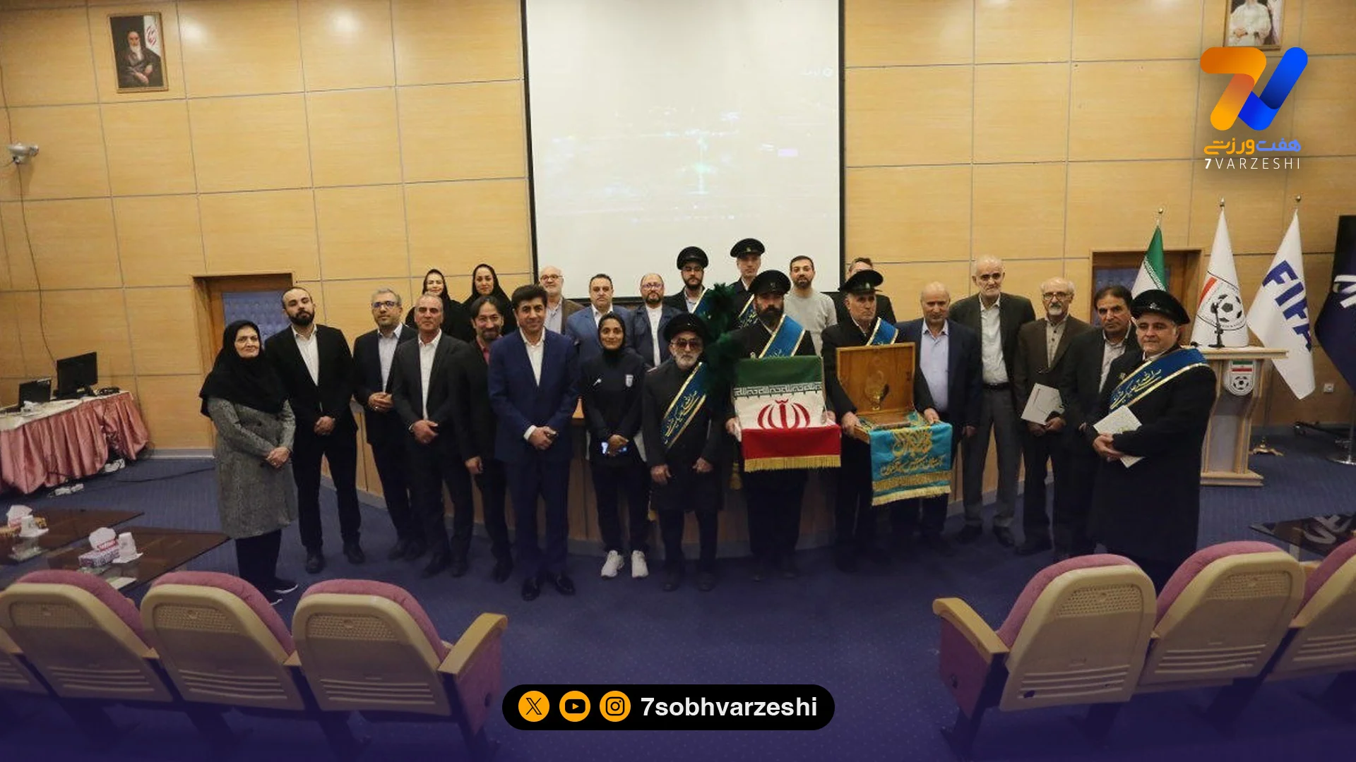 ملی‌پوشان فوتبال بانوان زیر قرآن بدرقه شدند