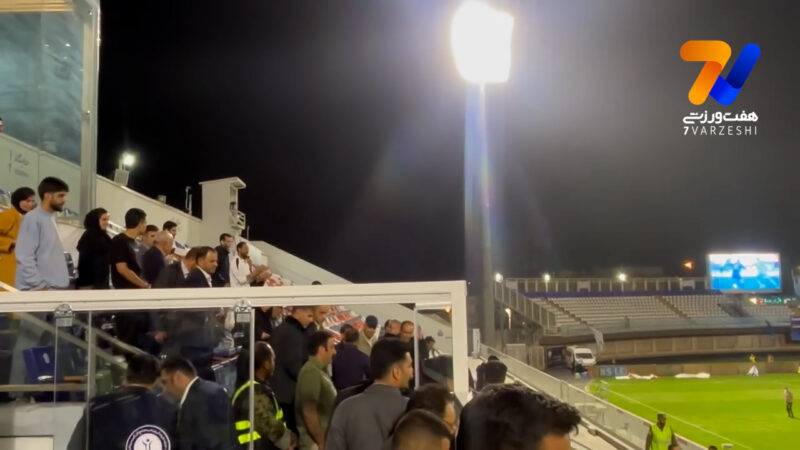 تشویق گل گهر در پایان بازی بی تماشاگر!