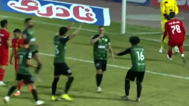گل دوم خیبر خرم آباد به فولاد با ضربه پنالتی مهرداد قنبری
