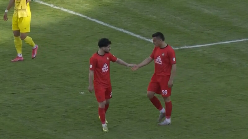 گل اول تراکتور به فجرسپاسی روی ضربه سر حسین‌زاده